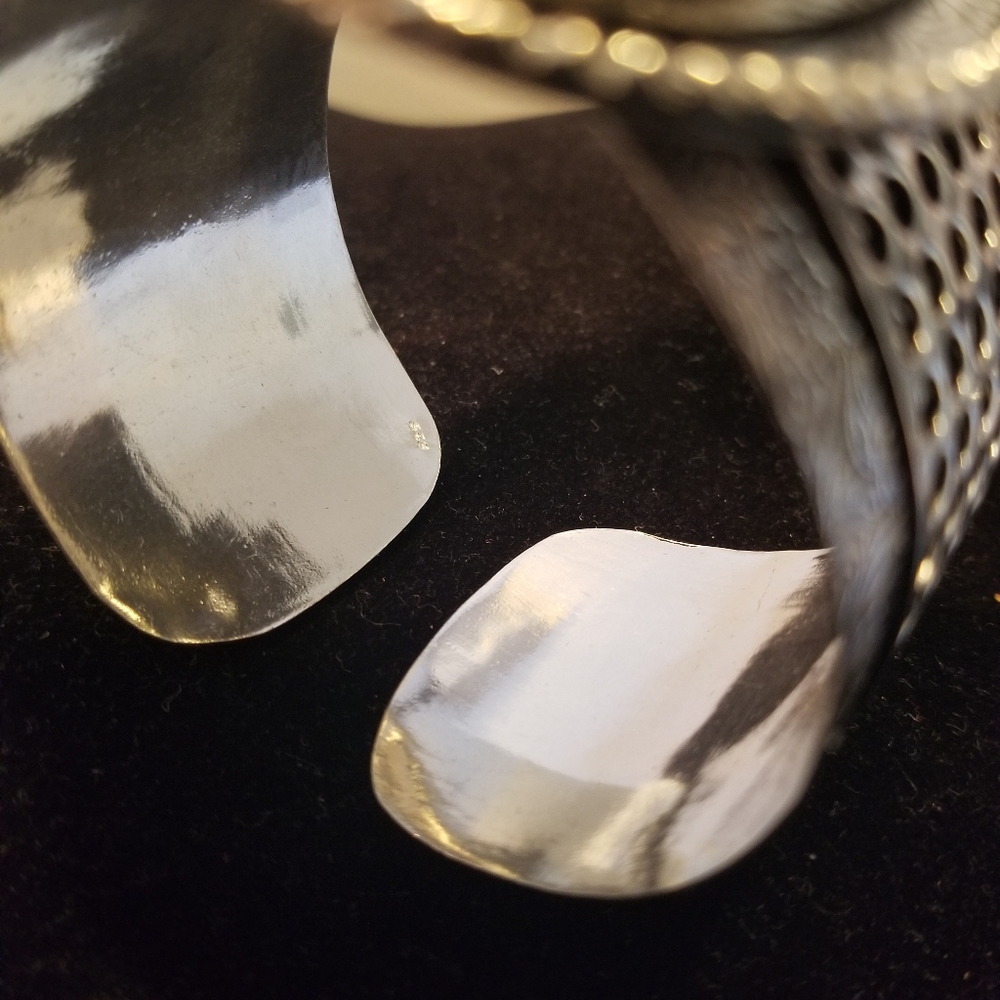 MAGNETIC BRACELET NWOT - Picture 16 of 16